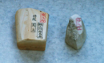 ���O�͔����q